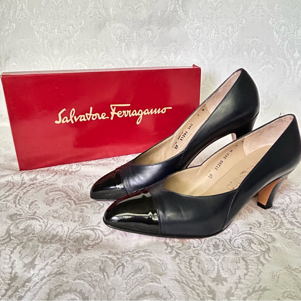Vintage Salvatore Ferragamo Navy Leather Heels Size 7B